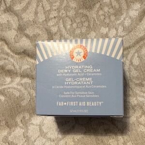First Aid Beauty Hydrating Dewy Gel Cream - Soft Blue
